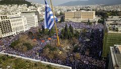 Stovky tisíc ek dnes v centru Atén protestovaly proti své vlád.