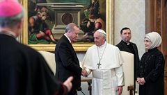 Turecký prezident Erdogan a pape Frantiek bhem pondlní audience ve Vatikánu.