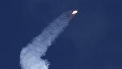 A SpaceX Falcon Heavy rocket vzlétla z Kennedy Space Center.