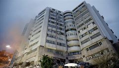 Zniený hotel po zemtesení v Hualienu.