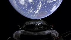 V nákladovém prostoru má Falcon Heavy elektromobil Tesla Roadster, který má...