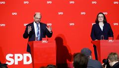 éf SPD Schulz potvrdil, e skoní v ele strany. Nahradit ho má Nahlesová.
