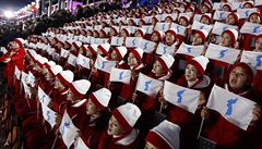 lenové severokorejské delegace ekají na zaátení ceremoniál olympijských her.