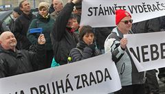 Demonstrace proti Janu Svtlíkovi, majiteli Vítkovických strojíren.