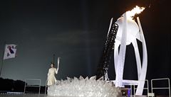 Bývalá korejská krasobruslaka Kim Ju-na zapálila olympijský ohe.