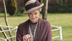 Violet Crawleyová (Maggie Smithová), hrabnka z Granthamu. Seriál Panství...