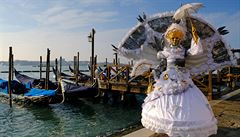 Benátský karneval má koeny ve 12. století. Vznikl zejm jako oslava vítzství...
