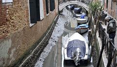 V Benátkách téměř vyschly některé kanály. Kvůli nedostatku srážek i superúplňku