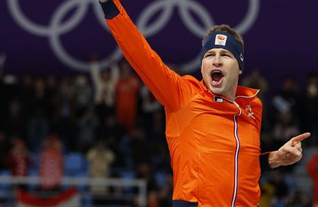 Sven Kramer se raduje ze tetího olympijského zlata na trati 5000 metr v ad.