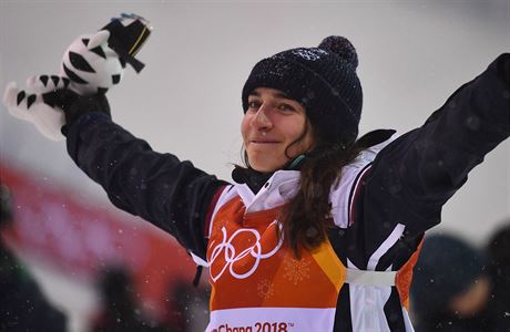 Perrine Laffontová se raduje z neekaného olympijského zlata.
