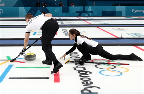 Norská smíená dvojice v curlingu