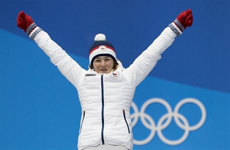 Veronika Vítková bhem medailového ceremoniálu na olympijských hrách v...