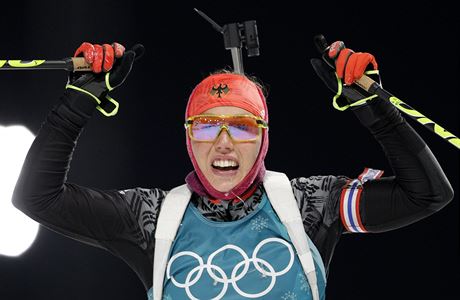 Laura Dahlmeierová pi sprintu získala svou první zlatou olympijskou medaili.