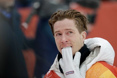 Americký hrdina U-rampy Shaun White slaví tetí olympijské zlato.