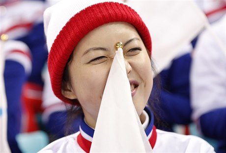 Severokorejka reaguje na dní na hokejovém led pi he eská republika - Jiní...