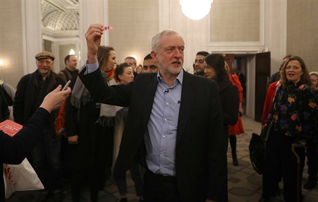 Jeremy Corbyn na konferenci o alternativních modelech vlastnictví v Londýn. V...