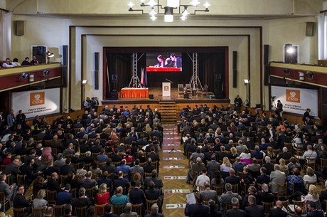 V kulturním dom Stelnice v Hradci Králové zaal mimoádný volební sjezd SSD.