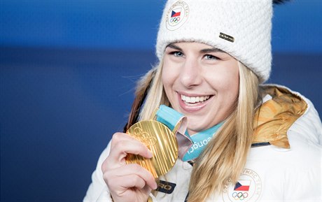 Ester Ledecká se zlatou medailí.