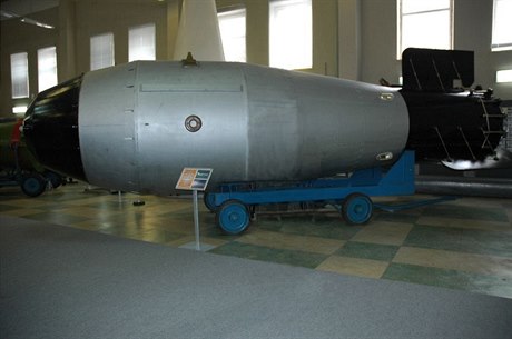 Model takzvané Car-bomby v atomovém muzeu v Sarově