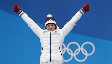 Veronika Vítková během medailového ceremoniálu na olympijských hrách v...