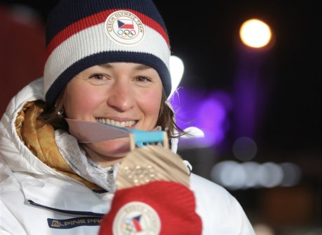 Veronika Vítková s bronzem z olympijských her.