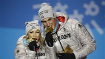 Krasobrulařský pár Aljona Savčenková a Bruno Massot slaví olympijské zlato v...