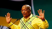 Zuma podle veho zatm navzdory korupnm skandlm odstoupit nehodl.