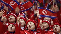 Severokorejsk mvn vlajekami.