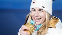 Ester Ledecká se zlatou medailí.