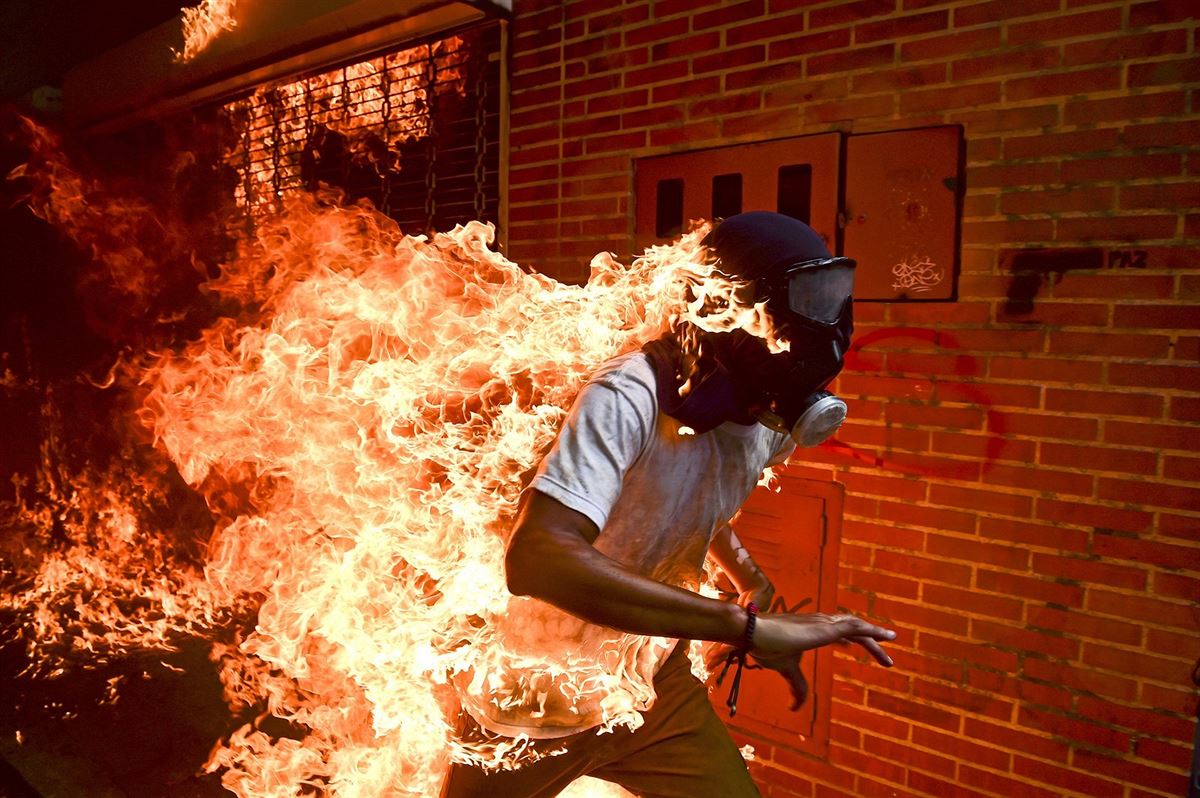 Kategorie foto roku: násilí ve Venezuele.