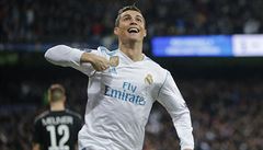 Cristiano Ronaldo slaví svou trefu do sít Paris Saint-Germain