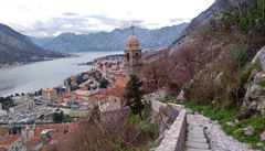Výhled z opevnní na Kotorský záliv.