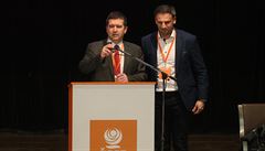 Hamáek (vlevo) dostal podle oficiálních výsledk volby 272 z 516 platných...