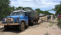 Typické silnice v Angole.