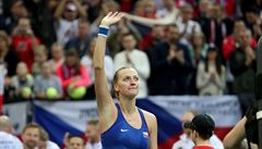 Petra Kvitová se raduje z eského postupu do semifinále Fed Cupu.