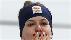 Ireen Wüstová se raduje ze své desáté olympijské medaile.