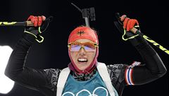 Laura Dahlmeierová pi sprintu získala svou první zlatou olympijskou medaili.