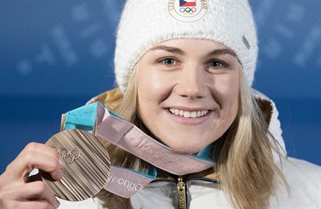 Karolna Erbanov s bronzovou olympijskou medail.