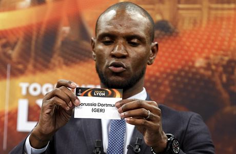 Bval francouzsk fotbalista Eric Abidal losuje osmifinle Evropsk ligy