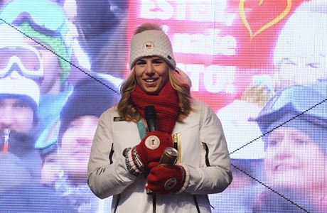 Dvojnsobn zlat medailistka Ester Ledeck vystoupila 26. nora 2018 na...