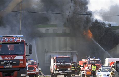 V roce 2012 hasii v Mochov likvidovali por jedn z hal.