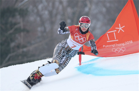 Ester Ledecká pi kvalifikaní jízd obího slalomu na snowboardu