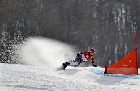 Ester Ledecká pi finálové jízd paralelního obího slalomu