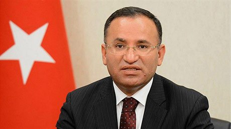 Místopedseda turecké vlády a vládní mluví Bekir Bozdag.