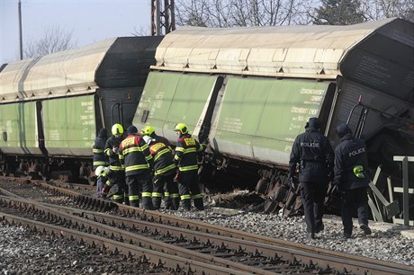 V pražském Radotíně vykolejilo 20 vagonů nákladního vlaku.