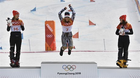 Ester Ledecká uprosted po výhe v paralelním obím slalomu na zimních...