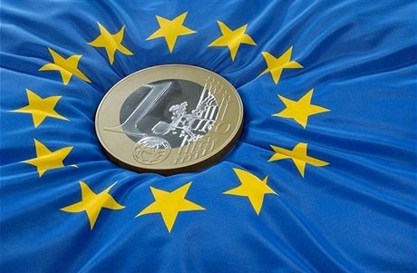 Vlajka EU, euro (ilustrační foto)