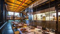 Restauraci Sia tvoří tři patra, kuchyně v tom prvním je zaměřená na přípravu...
