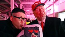 Dvojníci amerického prezidenta Donalda Trumpa a severokorejského diktátora Kim...