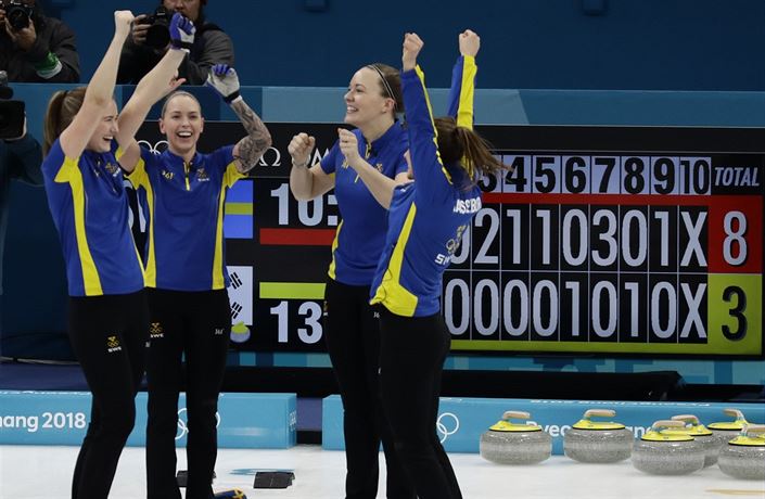 védské curlerky oslavují svoje vítzství v olympijském turnaji